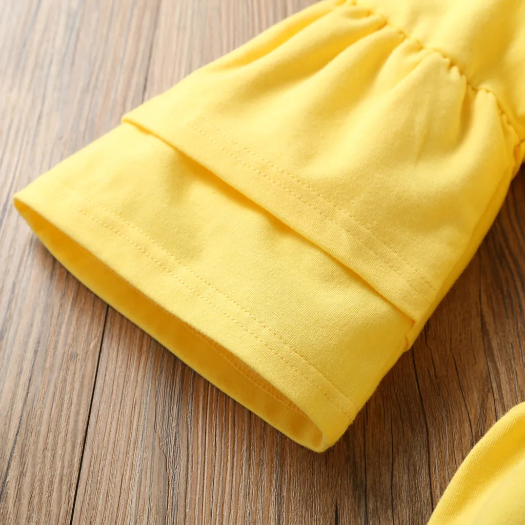 Модное платье для девочек с плиссированными краями подходящее по цвету желтое