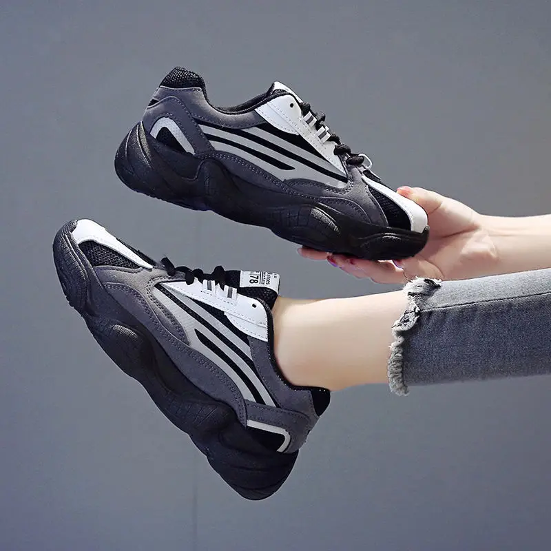 Женские кроссовки с блестками Серые на толстой платформе повседневная