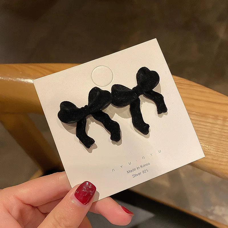

2020 new fashion retro spray paint earrings women's bow stud earrings gift accessories