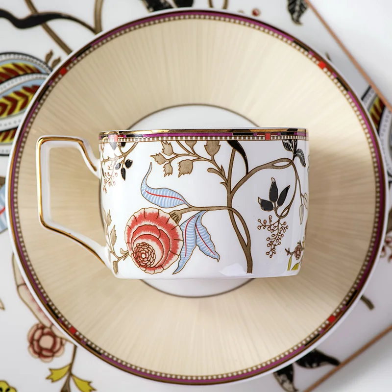 

Bone China Tea Cup And Saucer Sets Rose Flower Ceramic Coffee Cups European Matte Fashion Teacup Porcelain Taza Cafe Gift EE50BD