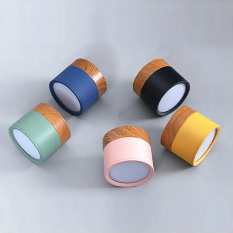 Приглушаемый светодиодный потолочный светильник с поверхностным креплением 7 Вт