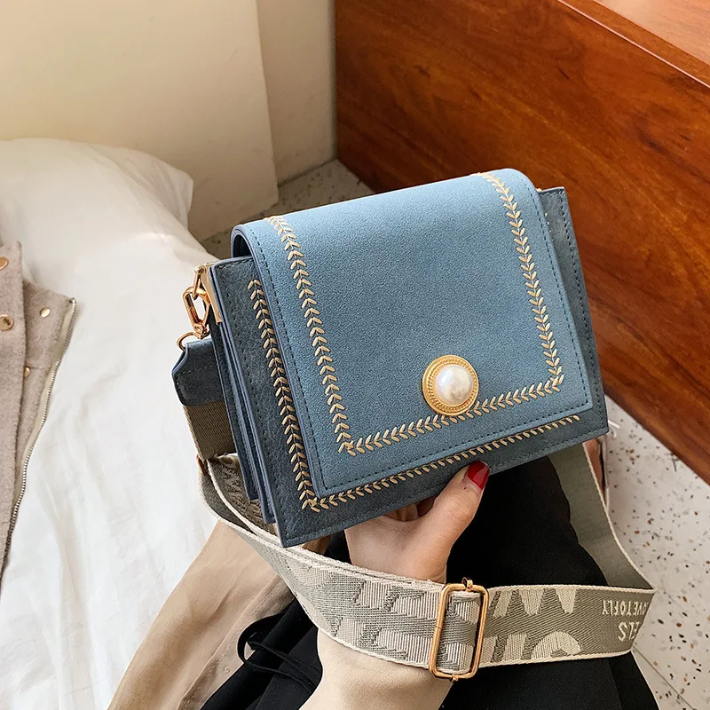 Простые матовые жемчужные сумки на плечо с вышивкой женские через широким