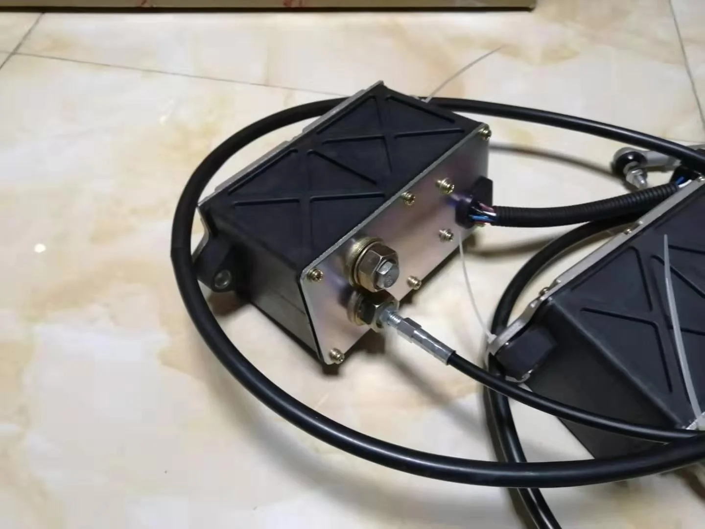 Актуатор двигателя акселератора дроссельной заслонки 386-3439 247-5215 для CAT320D2 хорошее