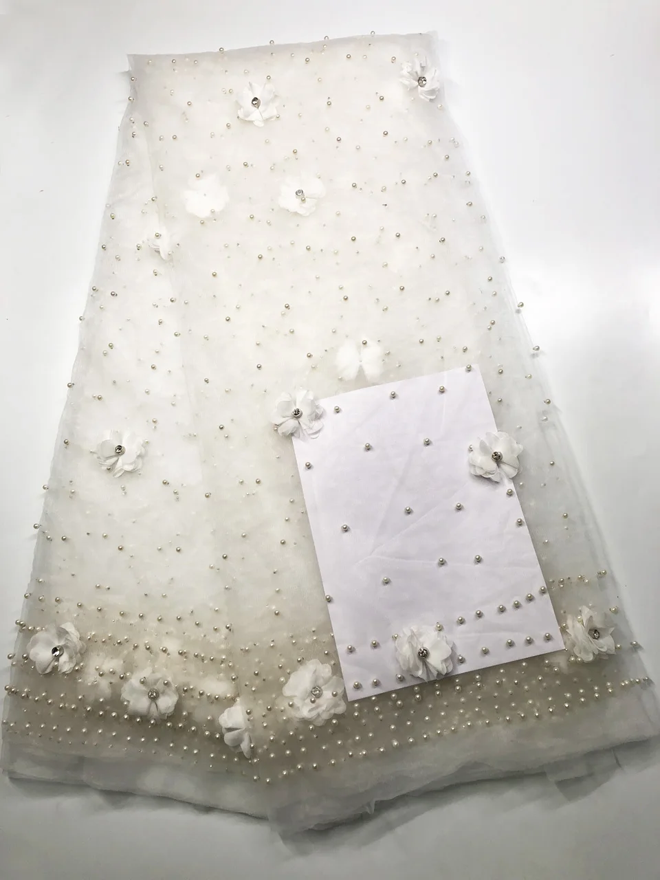 

2017 Последние белые африканские французские кружевные сетчатые ткани высокого качества нигерийские кружевные ткани с бисером для свадебны...