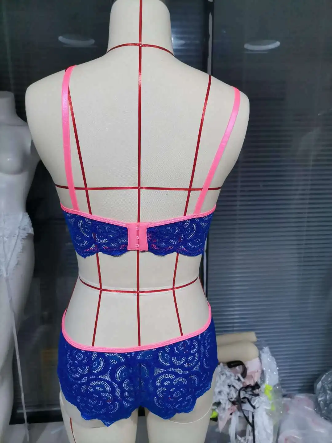 

Tight Women Two Piece Lingerie Set Low Cut Lace Bra See Through Lace Thongs Sexy Lace Patchwork Bow Lingerie Sets