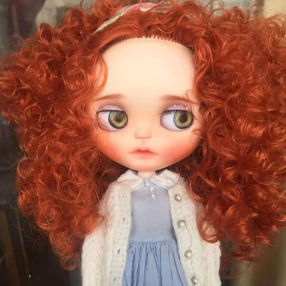 

Jujube red medium curly hair doll Excluding clothes.