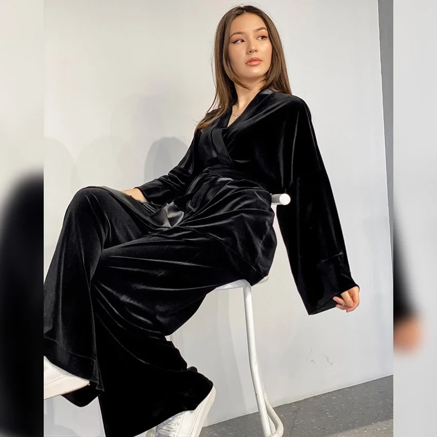 

Комплект женский трикотажный из 2 предметов, теплый велюровый пижамный комплект с расклешенными брюками, халат, свободный пижамный комплек...