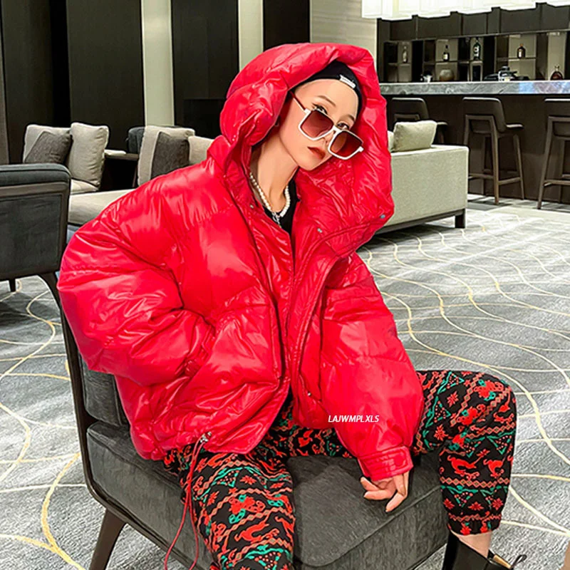 Куртка женская зимняя ярких цветов с капюшоном и несколькими карманами 2021 |