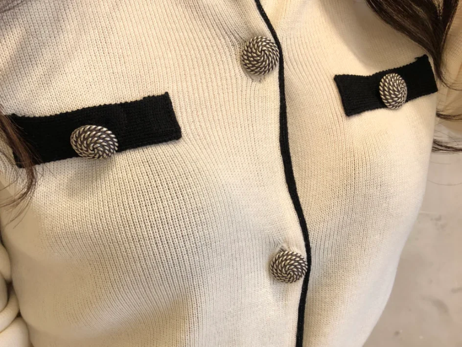 

Women's fashion single breasted cardigan in black and white 2019