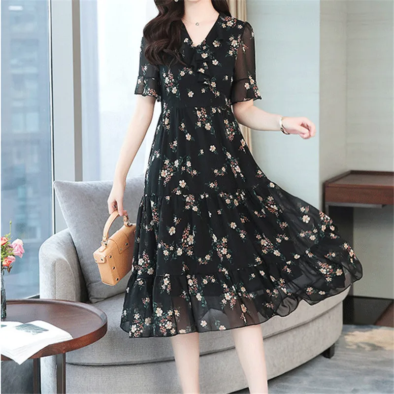 Женское шифоновое платье с высокой талией черное облегающее для отдыха