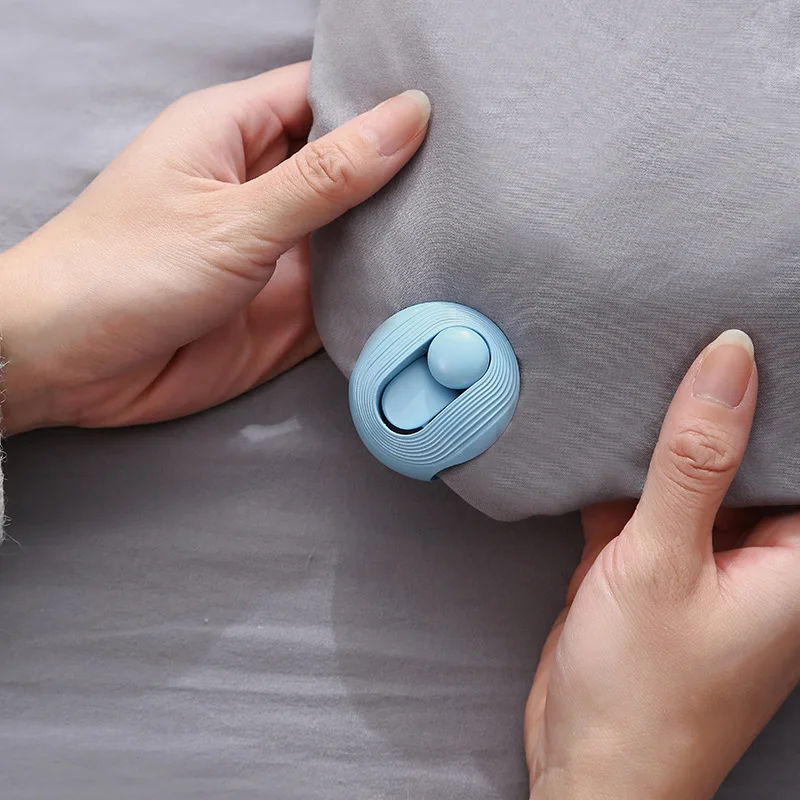 

2pcs Bed Sheet Clips Clothespin Non-Slip Fitted Quilt Sheet Holder Clip Bed Sheet Grippers Clip Set Socks Mattress Fasten Holder