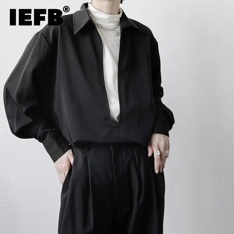 

Топы IEFB в японском и корейском стиле, модная мужская рубашка, Свободный Повседневный Однотонный черный и белый пуловер, рубашки с глубоким V-...
