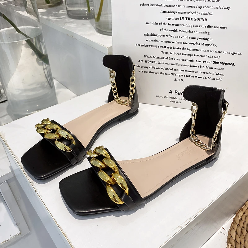 

Сандалии женские с ремешком на щиколотке, пикантные туфли на плоской подошве, с цепочкой, квадратный носок, приталенный каблук, большие разм...