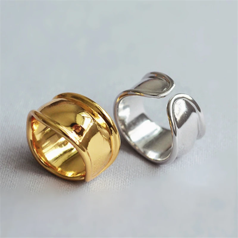 Кольцо женское из серебра 2020 пробы нестандартное гладкое крупное в Корейском