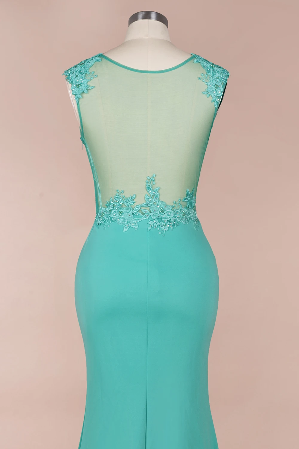 Женское длинное вечернее платье-русалка изумрудно-зеленое элегантное