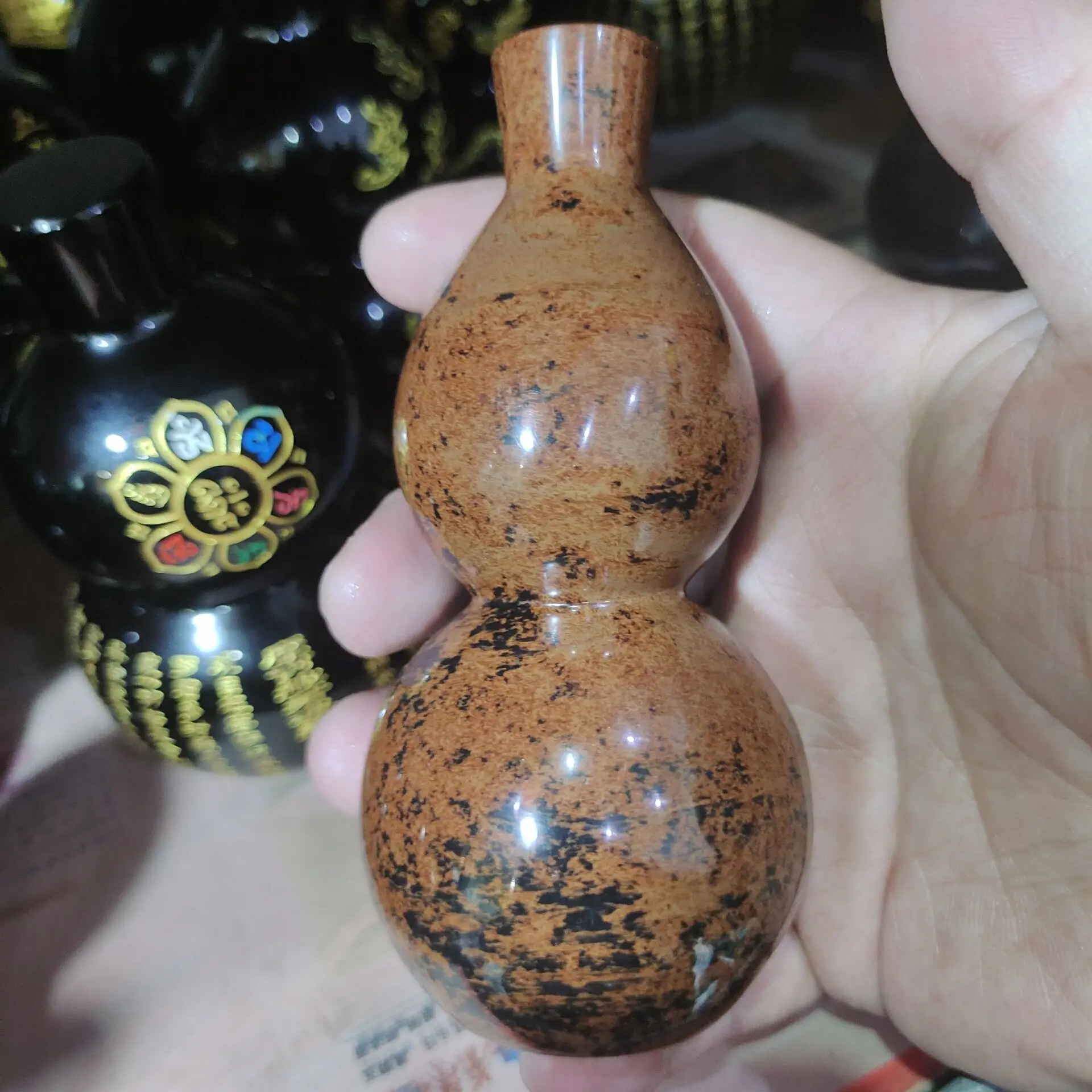 

1pcs 90-120g Natural red obsidian stone gourd shaped carved for home & office decor