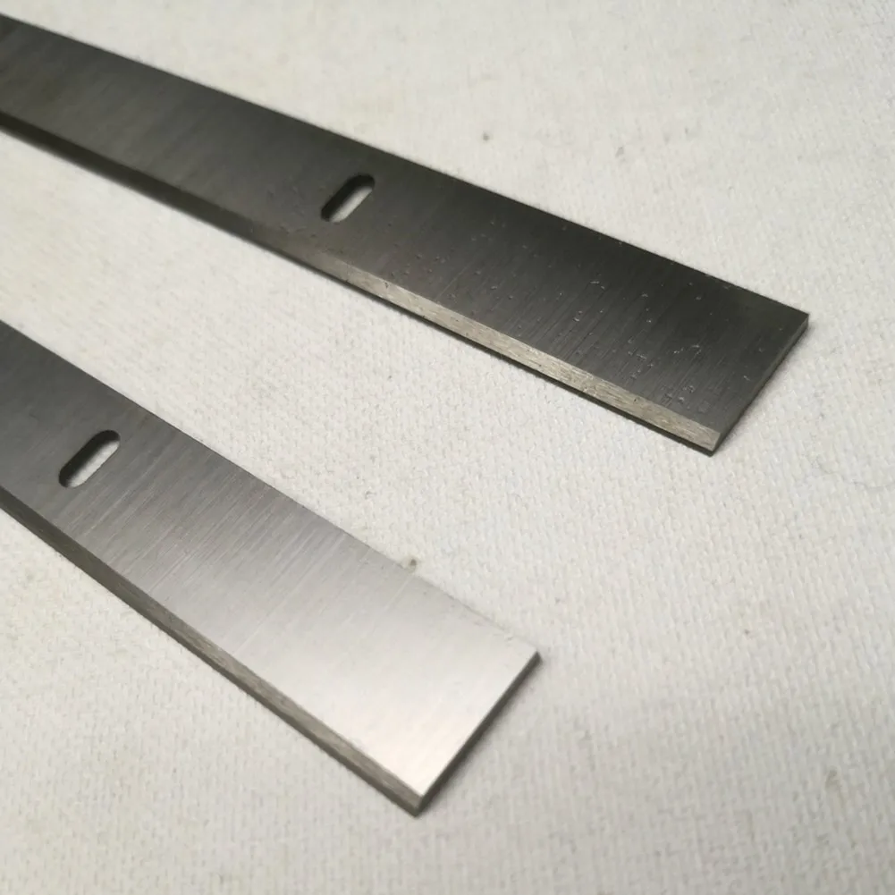 

2 . 261x16,5x1,5 HMS1070