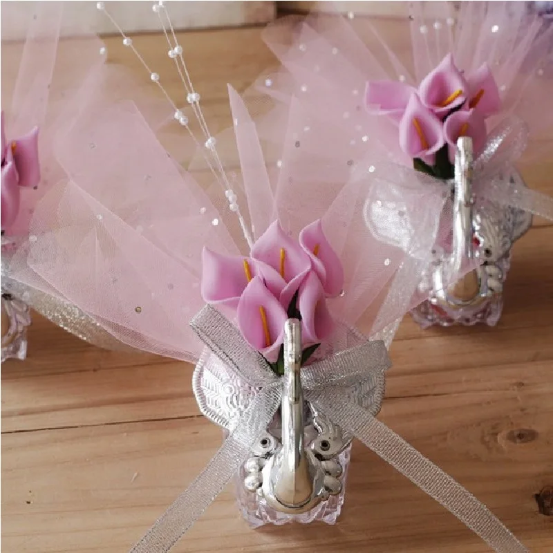 

New Wedding Favor Boxes Acrylic Swan With Beautiful Lily Flower Wedding Gift Candy Favors Novelty Baby Shower Candy Boxes 24 set