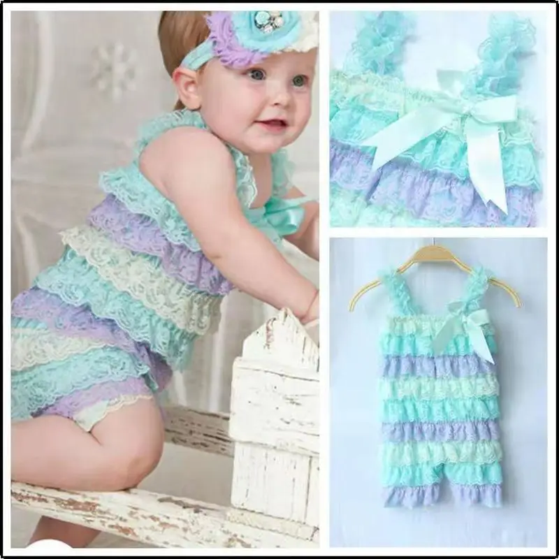 

Детский кружевной комбинезон на бретелях с бантом из ленты