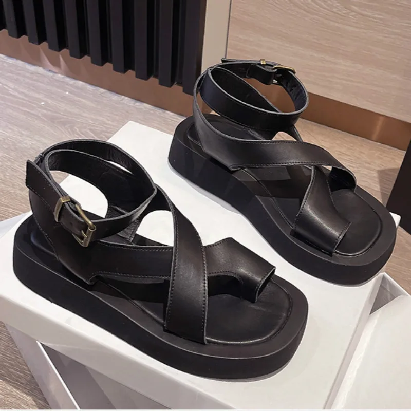 

2021 Summer Woman Sandals PU Leather New Clip Toe Buckle Strap Black White Slippers Ladies Roman Women Shoes Muffin Sandals