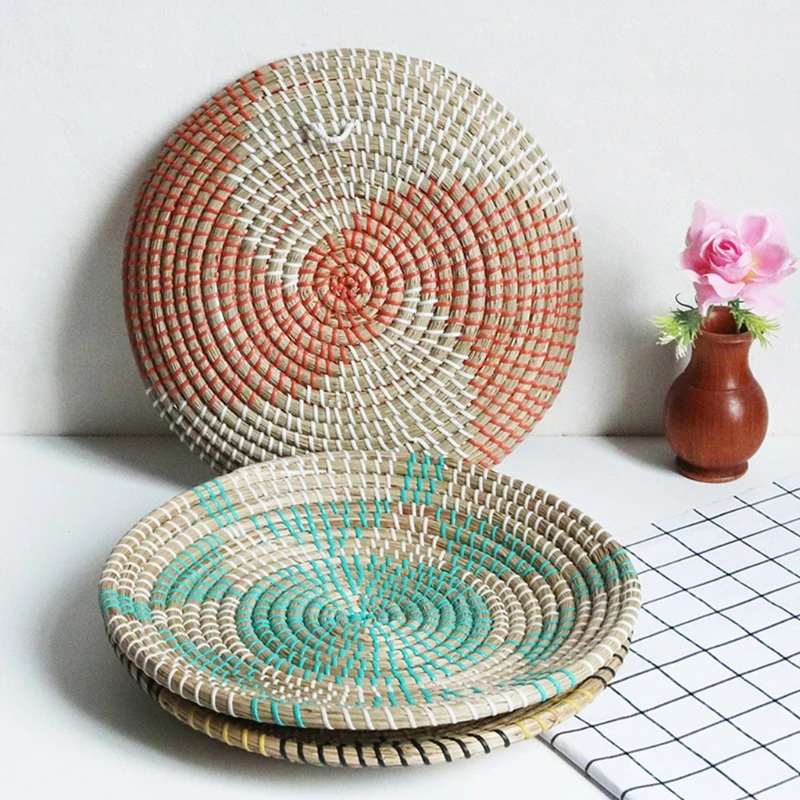 

Boho Woven Wall Basket Decor Seagrass Decorative Tray Hanging Fruit Bowl Rustic Decoration for Living Room Bedroom