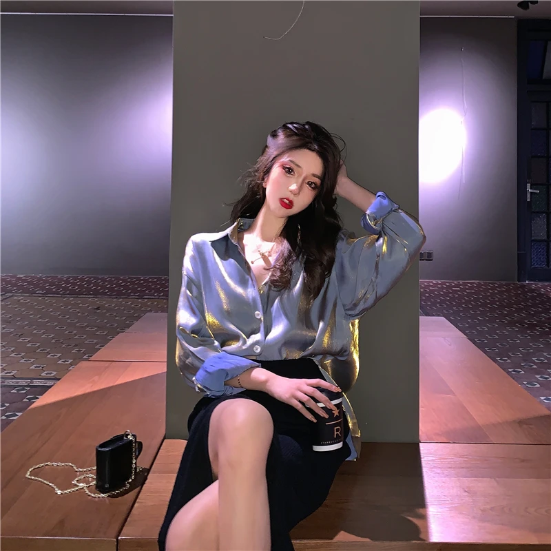 Женская Серебристая рубашка с коротким рукавом и отложным воротником