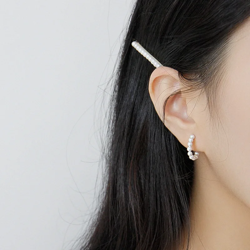 

2021 Hot Sale Korean Sterling Silver Stud Earrings Simple Geometric Ring Shell Bead Stud Earrings Niche Wild Temperament Earring