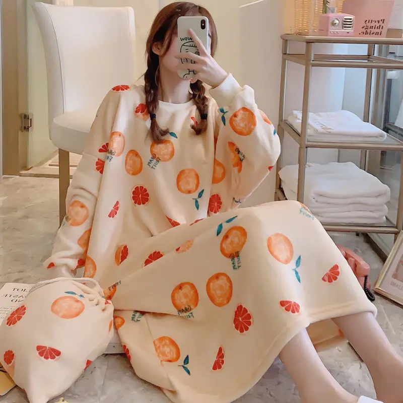 Ночные рубашки женские фланелевые бархатные в полоску с круглым вырезом