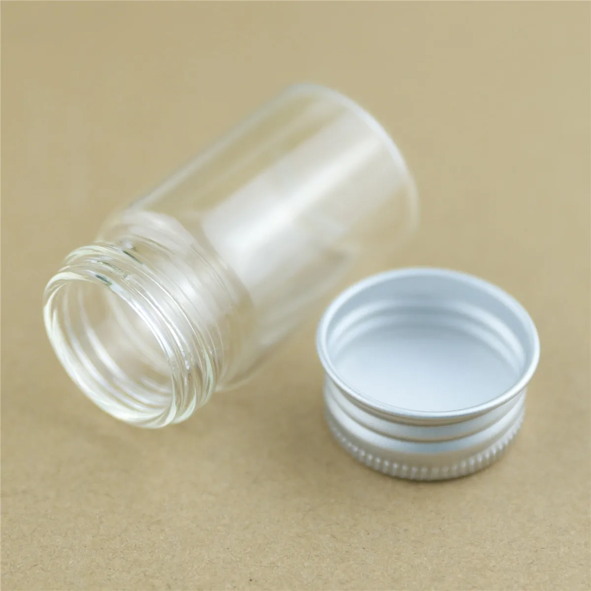 

24PCS/lot 30*50mm 20ml Cute Small Glass Bottles Aluminum Caps Glass Tiny Jars Vials Transparent Glass Containers Perfume Bottles