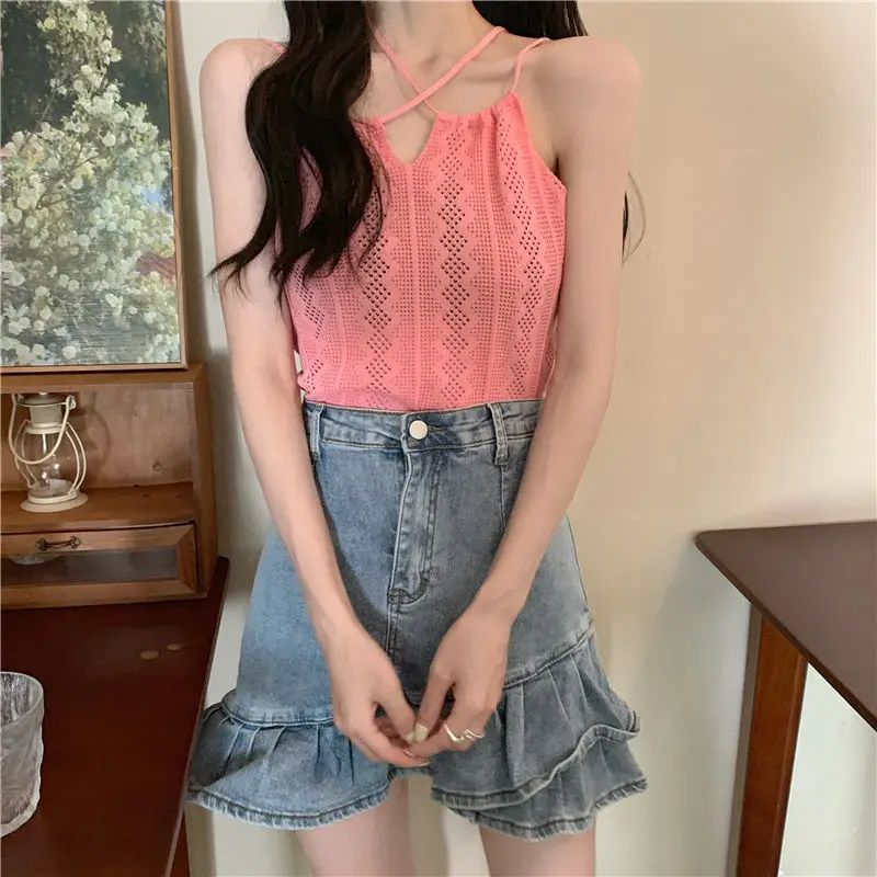 Женская Трикотажная майка с лямкой на шее черная белая розовая или зеленая