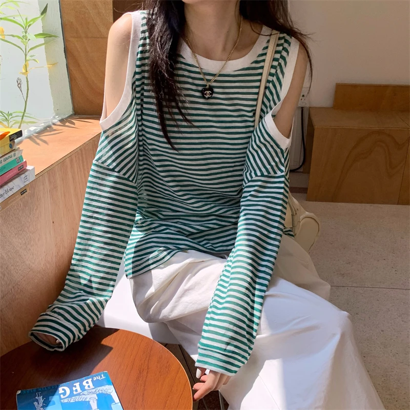 

Женская футболка в полоску с круглым вырезом и длинными рукавами