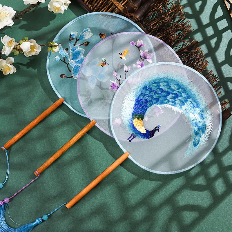 

Вышитый круглый Шелковый веер в античном стиле, китайский круглый Шелковый веер, двусторонний классический веер для танцев с длинной ручко...