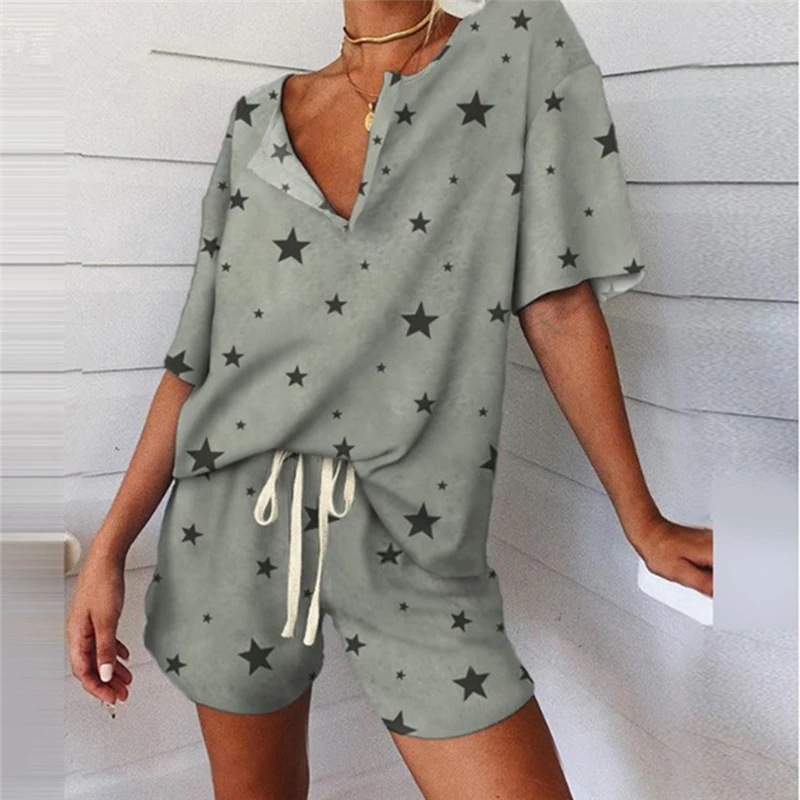

Summer Casual Women Suit Fitness Letter Heart Shaped Printing V Neck Short Sleeved Top Shorts Fashion Ladies Two Piece Suit