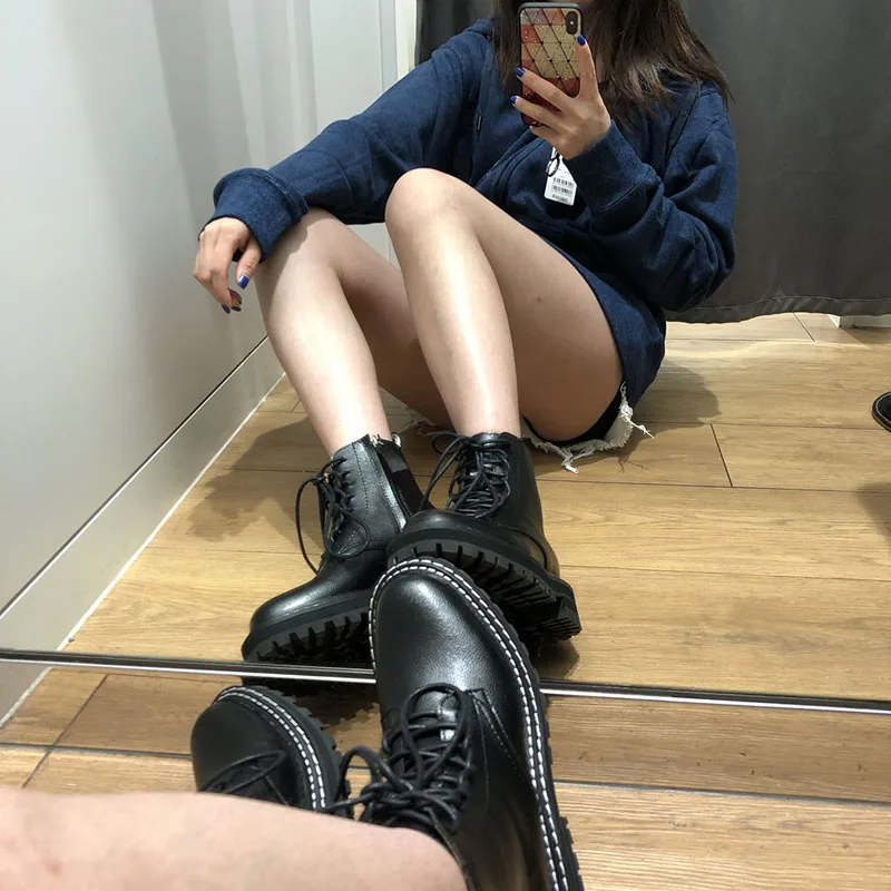 Красные ботинки модные Martens на низком каблуке со шнуровкой женские ботильоны