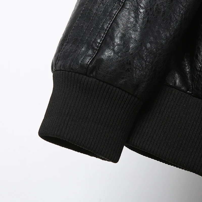 Мужская кожаная куртка в винтажном стиле с воротником стойкой на весну и осень