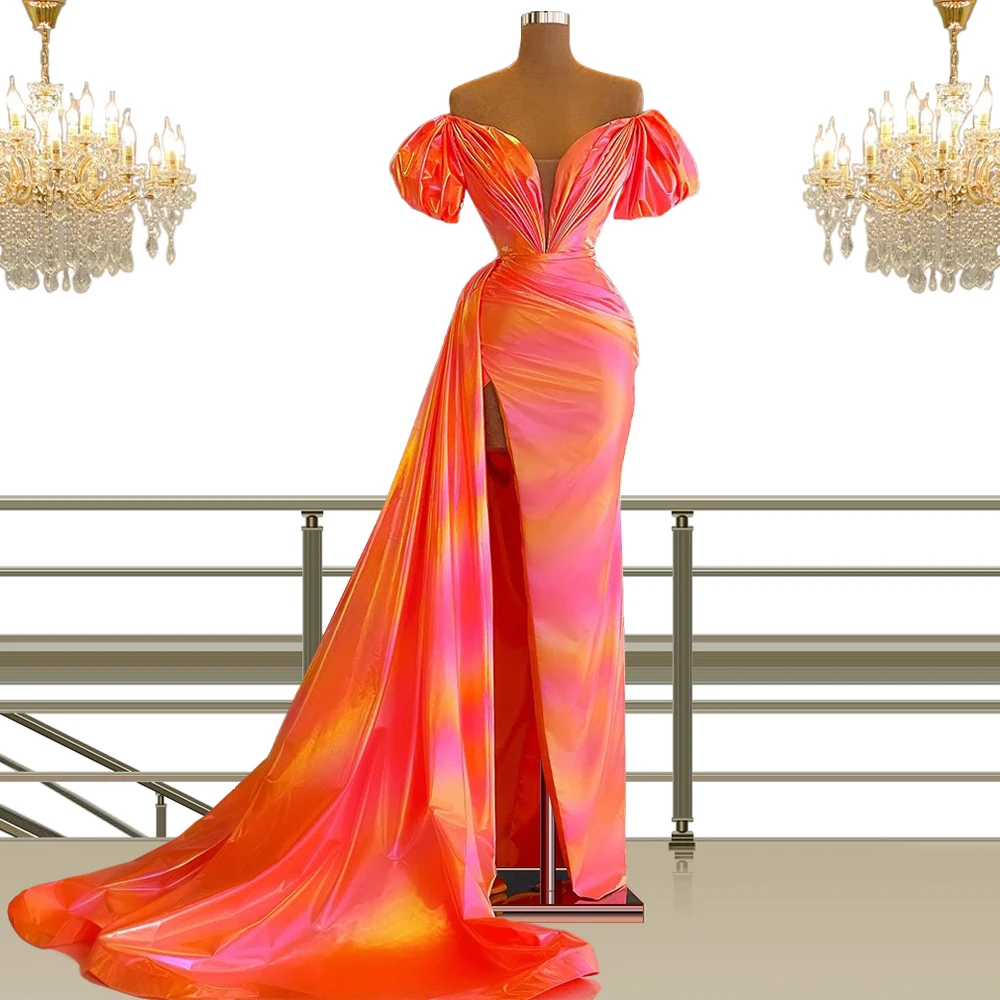 

Платье для выпускного вечера с глубоким V-образным вырезом и открытыми плечами