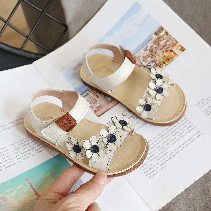 Сандалии для девочек милые с цветами сандалии маленьких Новинка 2020 летняя