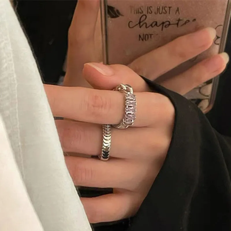 Женское кольцо с цепочкой металлическое фиолетовым цирконием вечерние