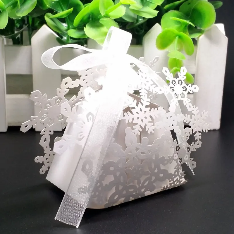 

Wedding Party Favors snowflake box baby shower Birthday Party Chocolate Paper gift box packaging Laser Hollow Peacock Candy Box