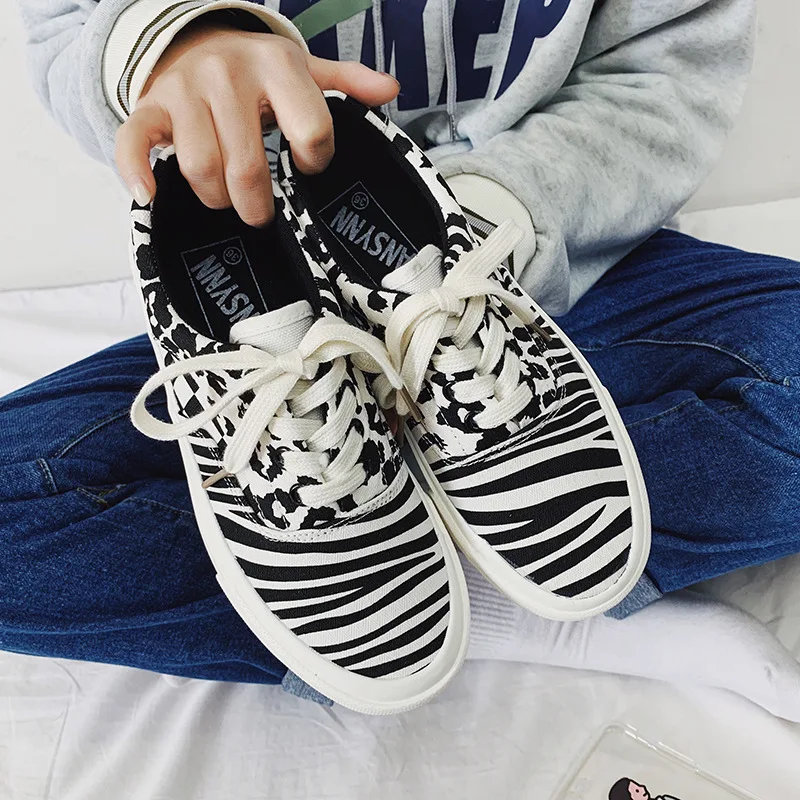 Classic Luxury 2021 NEW Women Canvas Shoes Fashion Sneakers Zebra Pattern Women Mixed Colors Low-cut Casual Shoes Ladies Loafers