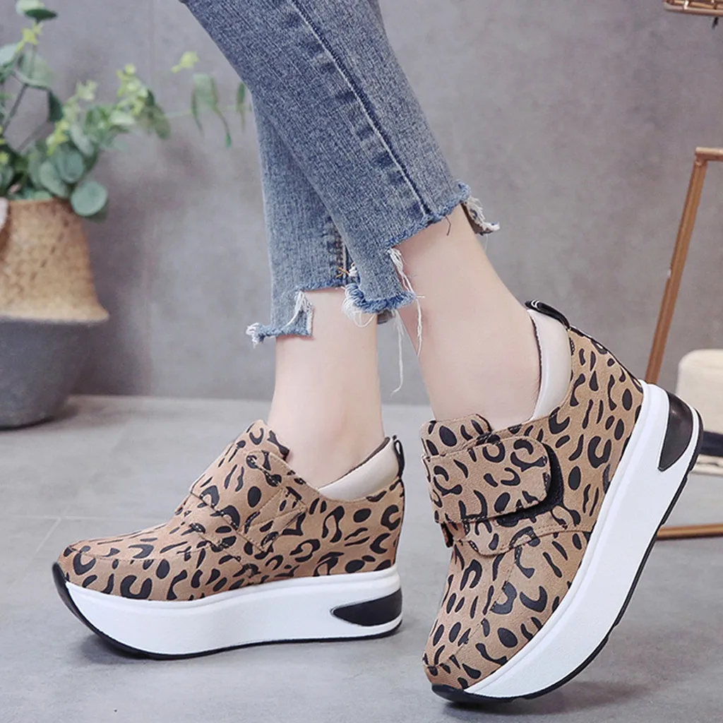 Повседневные женские спортивные кроссовки леопардовой расцветки на толстой