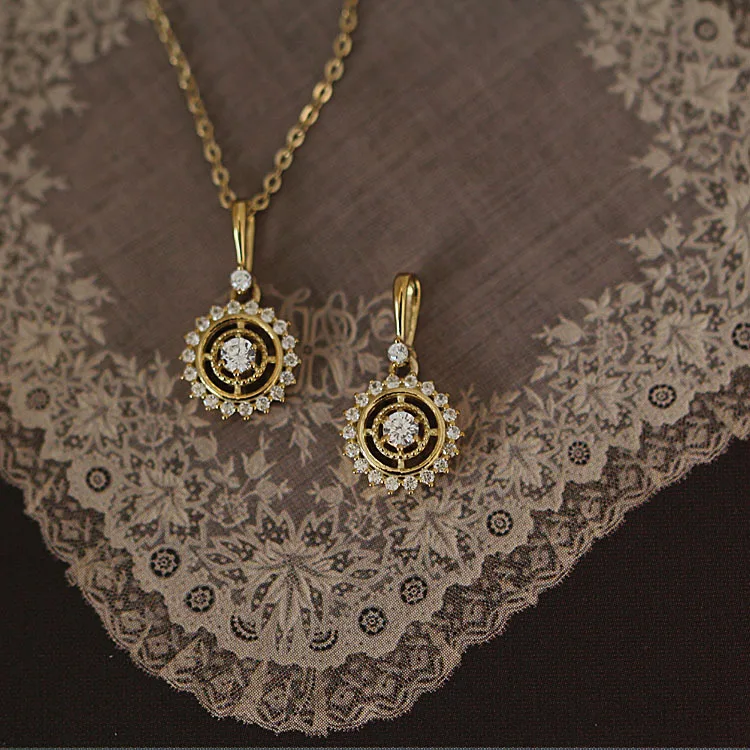 CMajor 9ct Solid Gold Jewelry Fashion Temperament Delicate Personality Simple Elegant Classic Minimal Pendant for Women