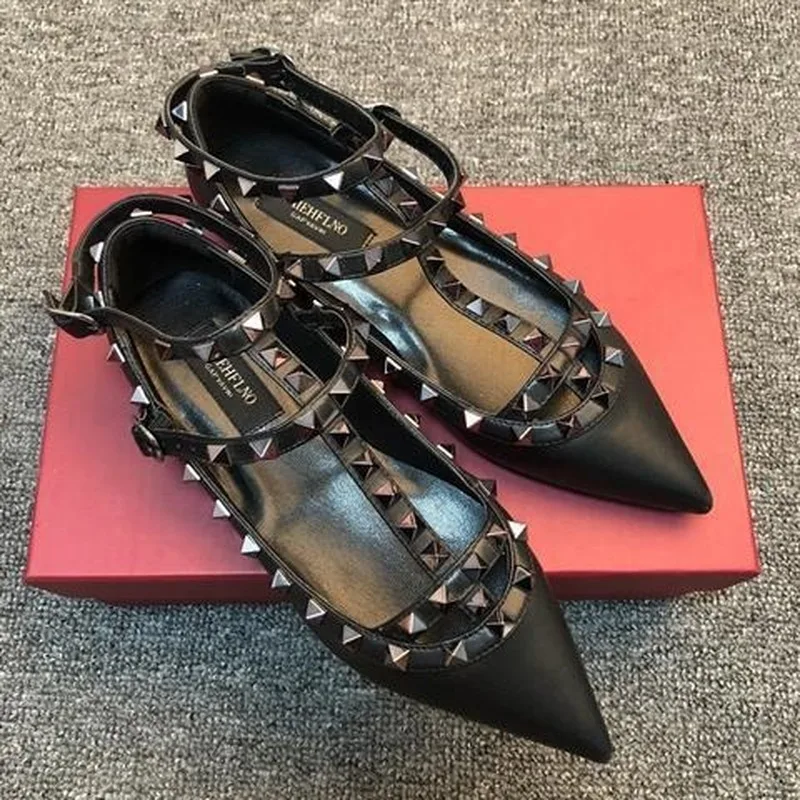

2021 New Women Brand Sandals Flat V Brand Logo Designer Women Party Fashion Rivets Girls Sexy Pointed Toe Shoes 34-43 Dust Bag