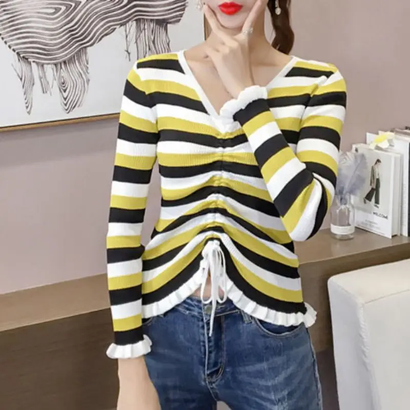 Женский свитер осень-весна 2019 в радужную полоску сбоку на завязках с принтом