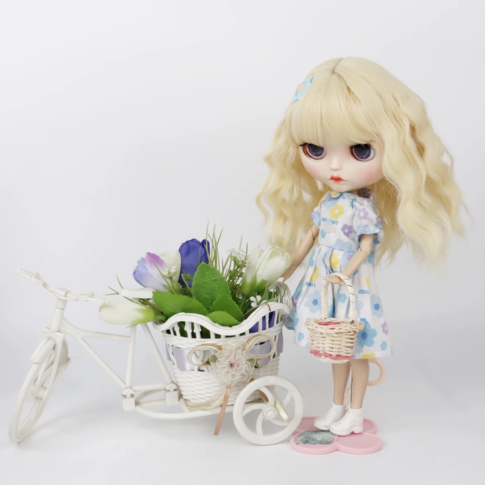 

Женский парик с длинными вьющимися волосами, естественного цвета