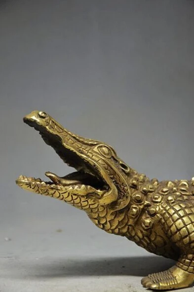 

ZSR 1016++++Elaborate Chinese Old Brass handmade Statues -- Crocodile