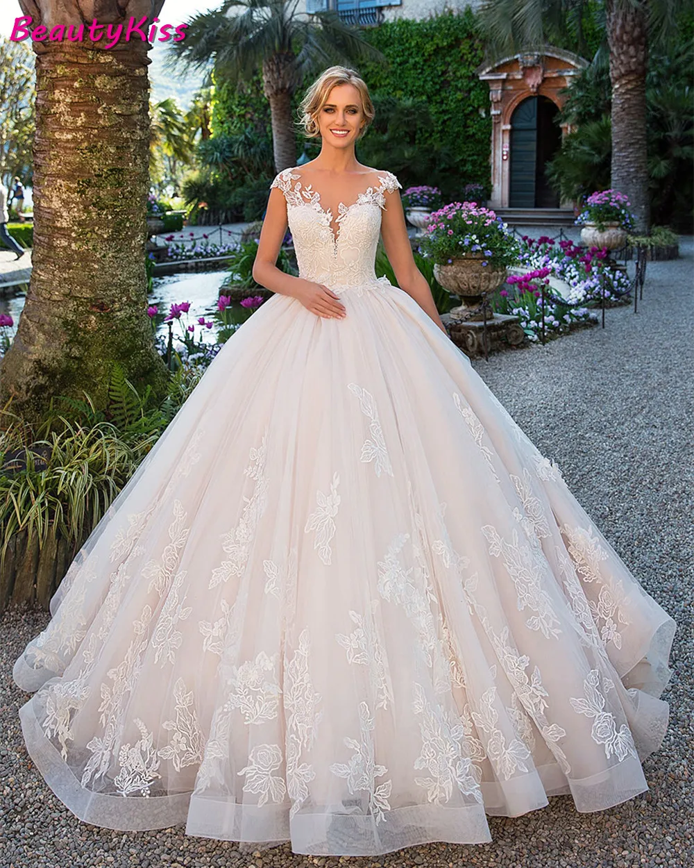 

Vintage Lace Appliques Long Backless Wedding Dress Ball Gown Plus Size Bridal Dress 2020 Princess Cap Sleeves Wedding Gowns