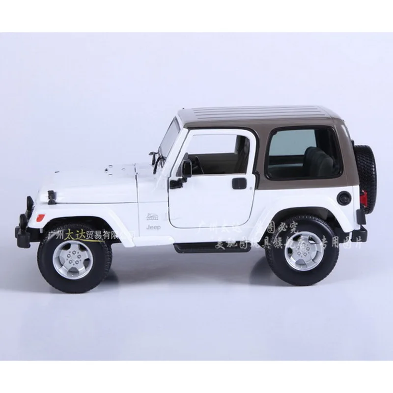 1:18 весы литой под давлением сплав автомобиля игрушки модель для Jeep Wrangler Sahara Suv с