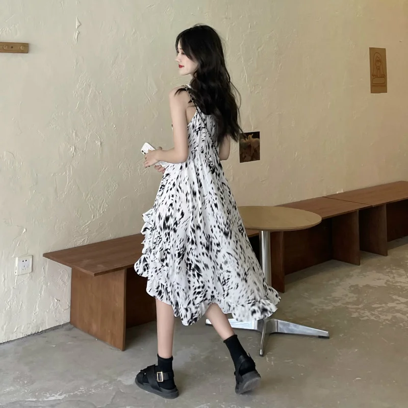 

Internet Celebrity Fried Street Floral Strap Dress for Women 2021 New Summer V-neck Design Slimming Irregular Skirt