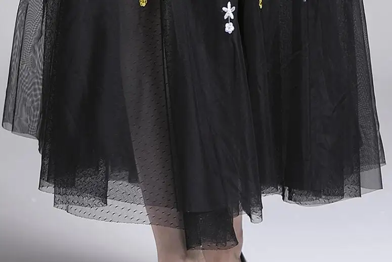 

Fashion Runway Long Maxi Dress Women Spaghetti Strap Vintage Flowers Embroidery Mesh Overlay Elegant Party Dresses